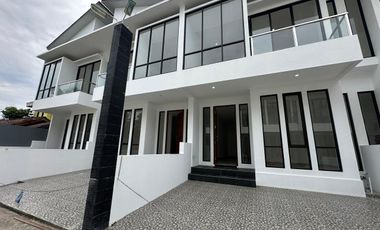 Dijual Townhouse Full Bangunan dalam komplek Ready Unit