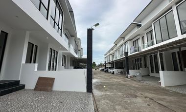 Dijual Townhouse Full Bangunan dalam komplek Ready Unit