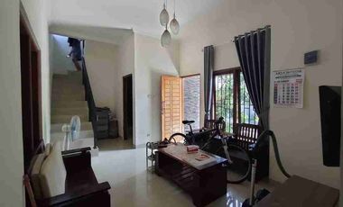 Dijual Rumah di Perumahan Elit 2 lantai sangat strategis