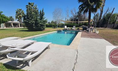 VENTA MODERNA LUMINOSA CASA EN COND. CHICUREO LOS INGLESES