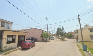 Casa de remate bancario en Villa de las Flores Altamira Tamaulipas, a precio de remate.