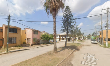 Casa de remate bancario en Villa de las Flores Altamira Tamaulipas, a precio de remate.