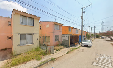 Casa de remate bancario en Villa de las Flores Altamira Tamaulipas, a precio de remate.