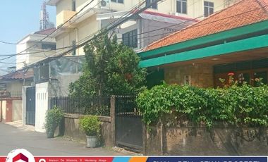 Jual Rumah Unik Semi Furnish Siap Huni Lokasi Di Kuningan Jakarta Selatan Lokasi Strategis Dan Bebas Banjir