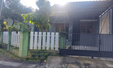 Dijual Dan Disewakan Rumah Lokasi Strategis Di Jl. Villa Payung Indah Semarang