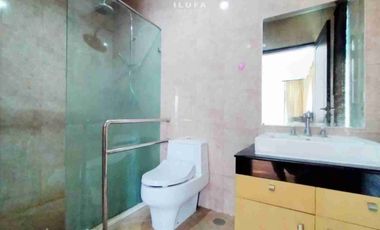 dijual dan disewakan rumah bagus modern 6br lokasi strategis kemang