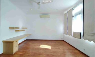 dijual dan disewakan rumah bagus modern 6br lokasi strategis kemang