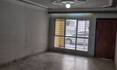 Venta de Casa en Oblatos Remodelada, 3 Recámaras, Estudio y Cerca de Plaza Oblatos