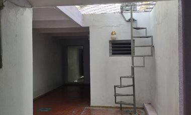 Venta de Casa en Oblatos Remodelada, 3 Recámaras, Estudio y Cerca de Plaza Oblatos