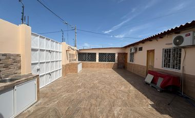 VILLAMIL PLAYAS VENDO CASA 5 HABITACIONES PARA ALQUILER