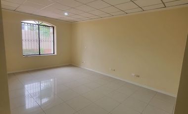 EN ALQUILER | Estratégica Casa Esquinera – El Tornero, Sector UESS, Vía Samborondón