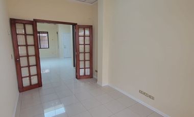 EN ALQUILER | Estratégica Casa Esquinera – El Tornero, Sector UESS, Vía Samborondón