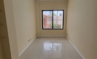 EN ALQUILER | Estratégica Casa Esquinera – El Tornero, Sector UESS, Vía Samborondón