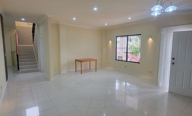 EN ALQUILER | Estratégica Casa Esquinera – El Tornero, Sector UESS, Vía Samborondón