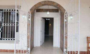 EN ALQUILER | Estratégica Casa Esquinera – El Tornero, Sector UESS, Vía Samborondón