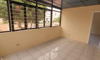 EN ALQUILER | Estratégica Casa Esquinera – El Tornero, Sector UESS, Vía Samborondón