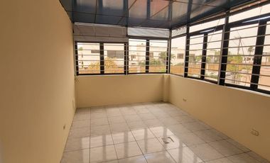 EN ALQUILER | Estratégica Casa Esquinera – El Tornero, Sector UESS, Vía Samborondón