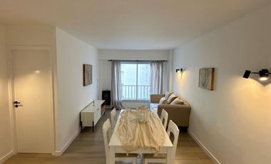 Departamento dos ambientes con dependencia al lateral con vista a la calle. Mar del Plata.