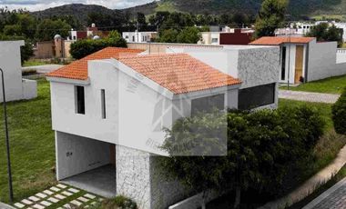 SE VENDE CASA 
FINCA LAS MEMORIAS* 
*ATLIXCO, PUEBLA*~
$4,800,000 casa club alberca canchas de pádel