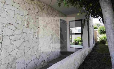 SE VENDE CASA 
FINCA LAS MEMORIAS* 
*ATLIXCO, PUEBLA*~
$4,800,000 casa club alberca canchas de pádel