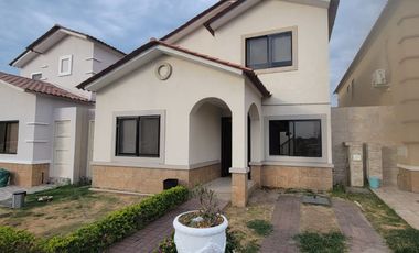 En alquiler casa de 4 dormitorios en Ciudad Celeste, Samborondon