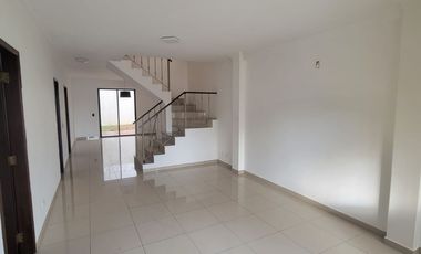 En alquiler casa de 4 dormitorios en Ciudad Celeste, Samborondon