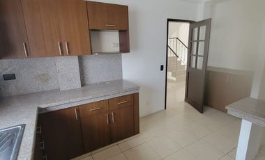 En alquiler casa de 4 dormitorios en Ciudad Celeste, Samborondon