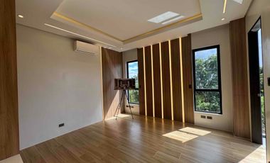 Overlooking Brand New Luxurious High Ceiling Home with Dipping Pool (Jacuzzi) - Semi Furnished