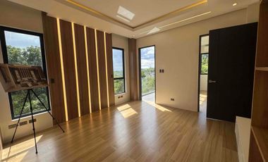 Overlooking Brand New Luxurious High Ceiling Home with Dipping Pool (Jacuzzi) - Semi Furnished