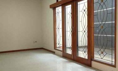 DIJUAL RUMAH SIAP HUNI 2 LANTAI DI KOMPLEK BATUNUNGGAL BANDUNG