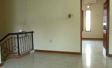 DIJUAL RUMAH SIAP HUNI 2 LANTAI DI KOMPLEK BATUNUNGGAL BANDUNG