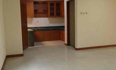 DIJUAL RUMAH SIAP HUNI 2 LANTAI DI KOMPLEK BATUNUNGGAL BANDUNG