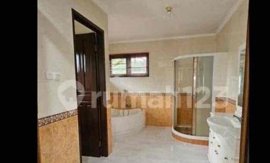 RUMAH MEWAH DI JALAN UTAMA WIKA SIAP HUNI LOKASI PREMIUM