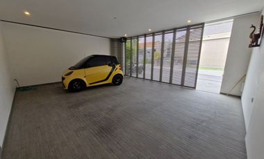 SUPER LUXURIOUS VILLA LEASEHOLD 30 YEARS IN UMALAS