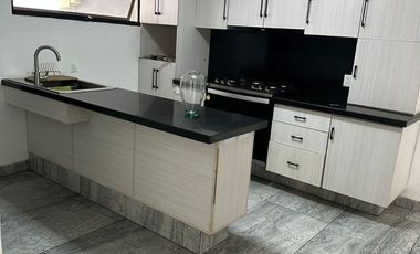 CASA EN RENTA DE 4 RECAMARAS y UN ESTUDIO EN COLONIA LA ESTANCIA.