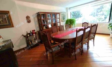 En Venta Gran Departamento de 3 amplios dormitorios, sala Tv, estudio y  terraza en el exclusivo Quito Tenis, frente al parque Azcúnaga