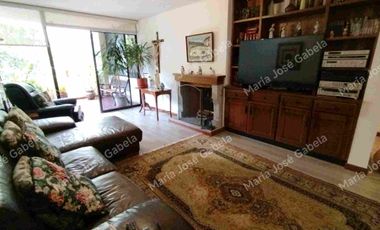 En Venta Gran Departamento de 3 amplios dormitorios, sala Tv, estudio y  terraza en el exclusivo Quito Tenis, frente al parque Azcúnaga