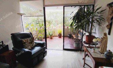 En Venta Gran Departamento de 3 amplios dormitorios, sala Tv, estudio y  terraza en el exclusivo Quito Tenis, frente al parque Azcúnaga