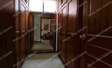 En Venta Gran Departamento de 3 amplios dormitorios, sala Tv, estudio y  terraza en el exclusivo Quito Tenis, frente al parque Azcúnaga