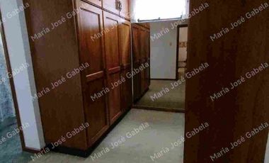 En Venta Gran Departamento de 3 amplios dormitorios, sala Tv, estudio y  terraza en el exclusivo Quito Tenis, frente al parque Azcúnaga