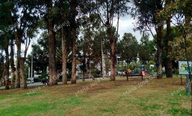 En Venta Gran Departamento de 3 amplios dormitorios, sala Tv, estudio y  terraza en el exclusivo Quito Tenis, frente al parque Azcúnaga