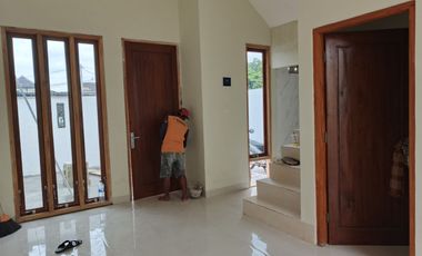 Rumah 2 Lantai Di Colomadu hanya 600 jt-an SHM Bisa KPR