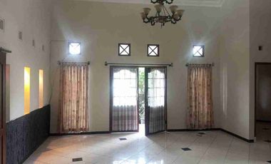 Rumah Klasik Nyaman Tengah kota Manahan Banjarsari Solo