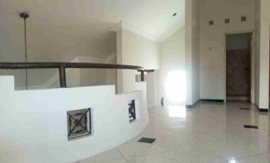 Rumah Klasik Nyaman Tengah kota Manahan Banjarsari Solo