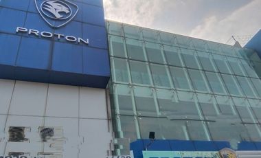 For Sale: Showroom Building Including Workshop with All Equipment