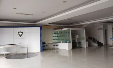 For Sale: Showroom Building Including Workshop with All Equipment