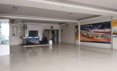 For Sale: Showroom Building Including Workshop with All Equipment