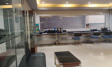 For Sale: Showroom Building Including Workshop with All Equipment