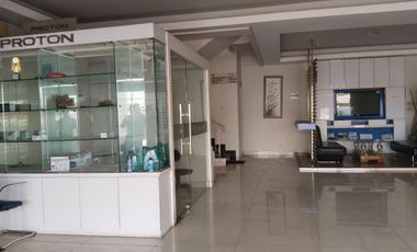 For Sale: Showroom Building Including Workshop with All Equipment
