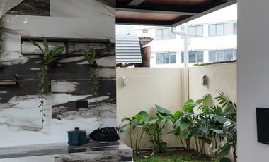 FOR SALE: Villa/Resort Style Designer House in Greenwoods Executive Village